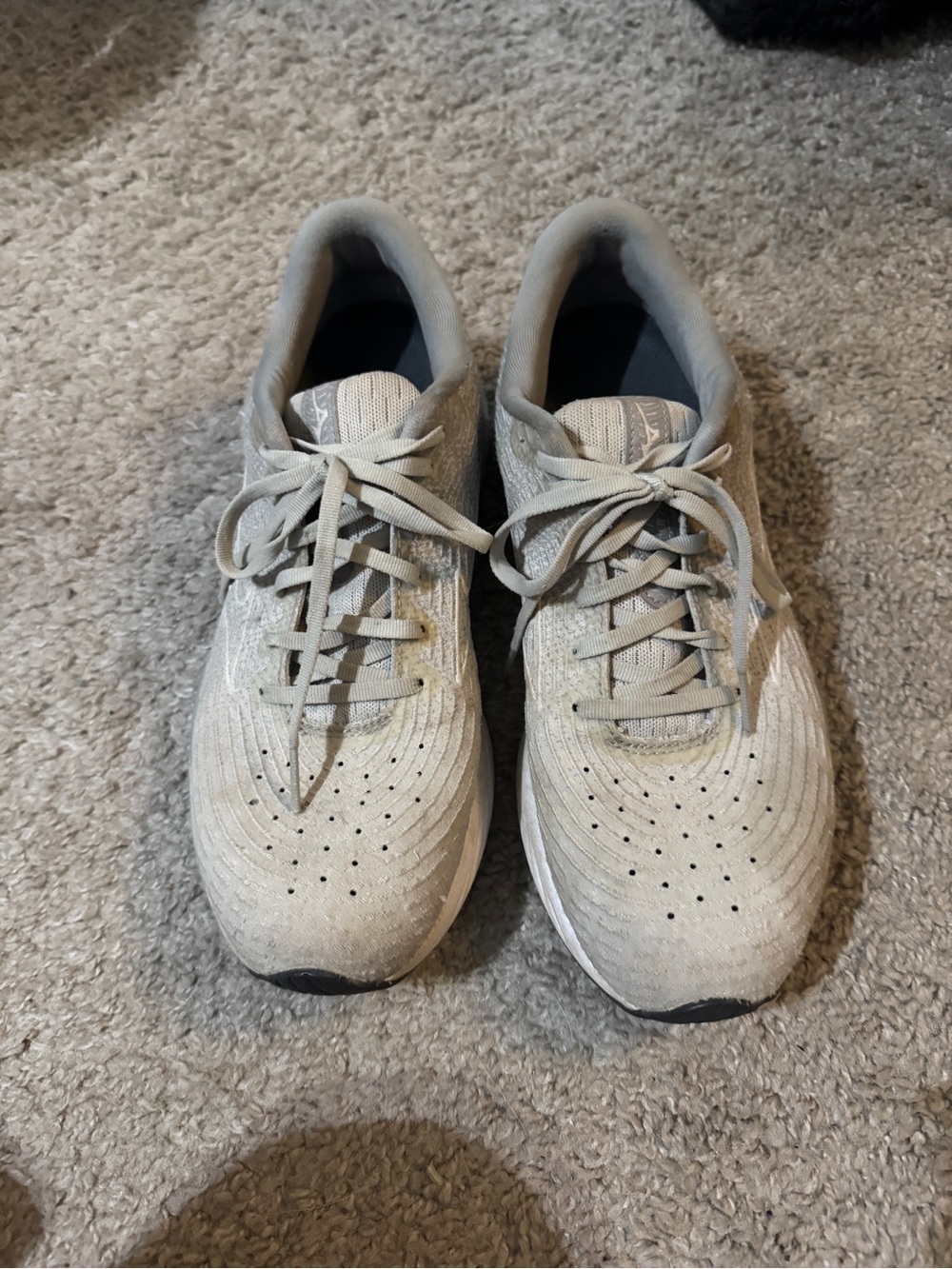 Women’s Grey Mizuno Wave Rider 26